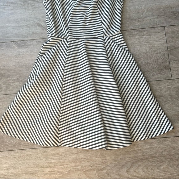 Club Monaco Dress Women's Black And White Striped A-Line Sleeveless - Picture 8 of 14